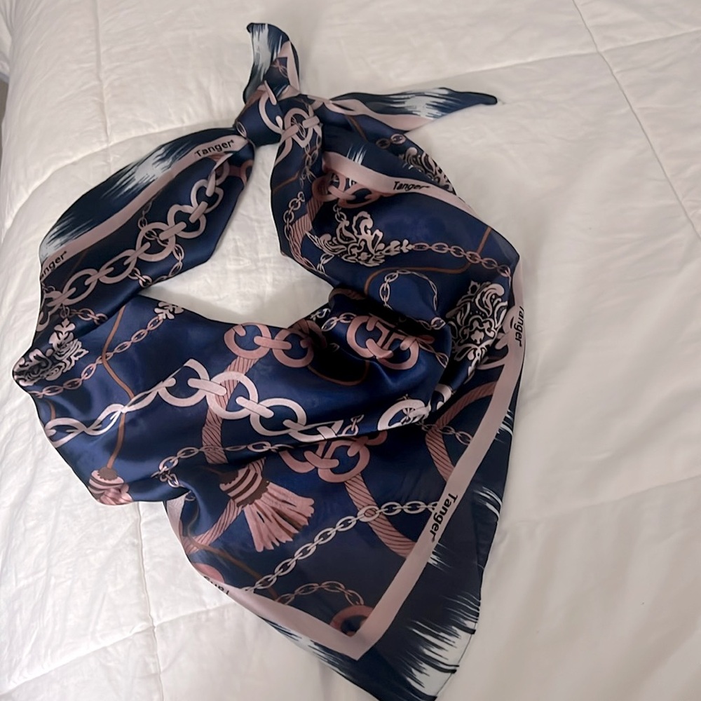 TANGER Elegant Navy and Pink Chain Pattern Scarf